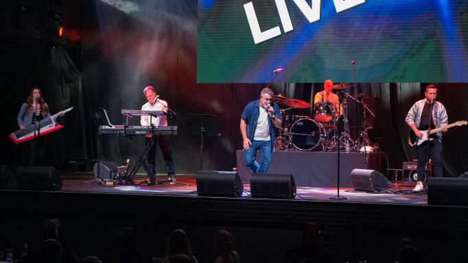 Joey Fatone and Friends performing, HGV Ultimate Access, HGV Live!.